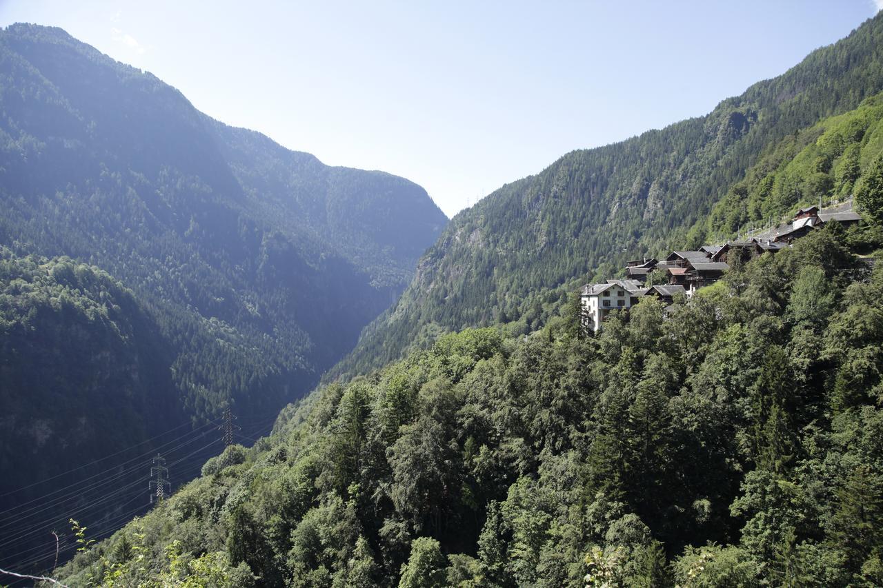 Lieu Secret Dans Les Alpes Suisses Villa Le Tretien Exterior foto